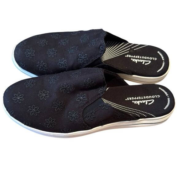 CLARKS Cloudsteppers Breeze Shore Mule
Size US Womens 8 New w/o Box MSRP $65 - Picture 15 of 16